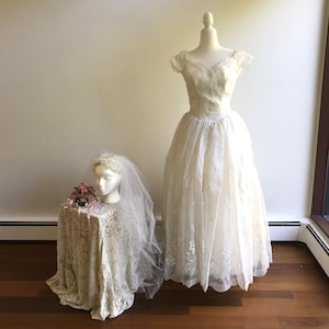 Vintage 1950s Bridal SET Wedding Dress Designed by Marie of Pandora, Veil, Hoops my dear Petticoat, Wedding Cake Topper image 1