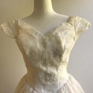 Vintage 1950s Bridal SET Wedding Dress Designed by Marie of Pandora, Veil, Hoops my dear Petticoat, Wedding Cake Topper image 4