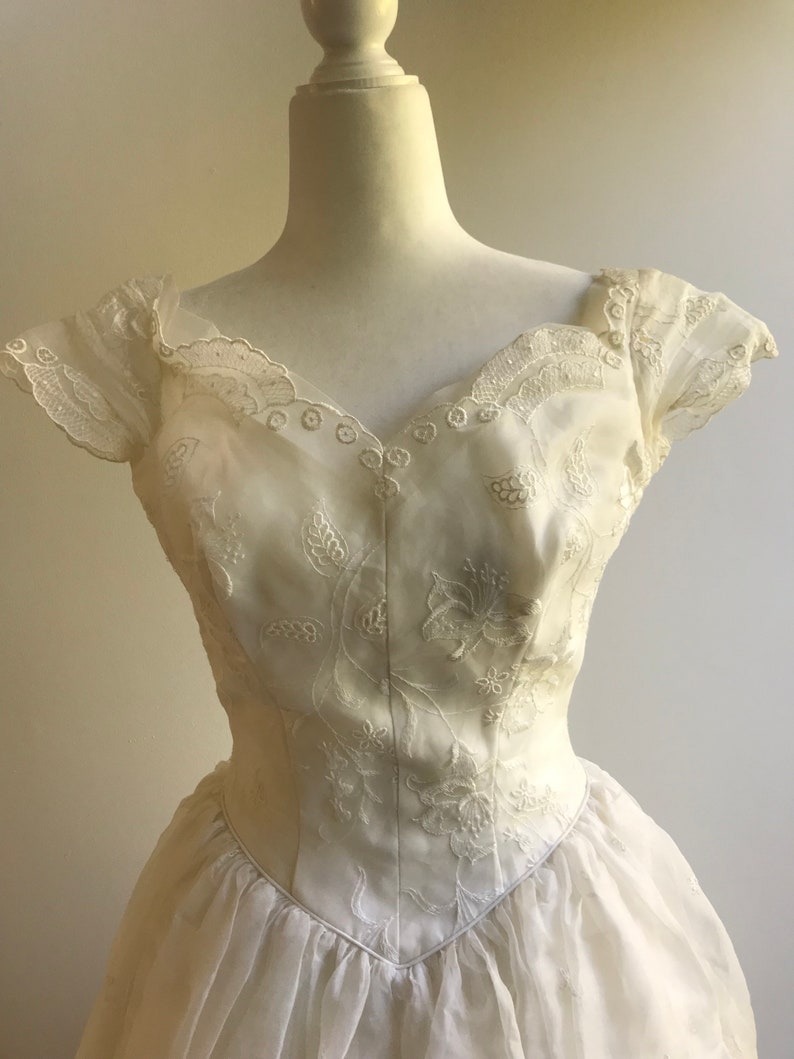 Vintage 1950s Bridal SET Wedding Dress Designed by Marie of Pandora, Veil, Hoops my dear Petticoat, Wedding Cake Topper image 4