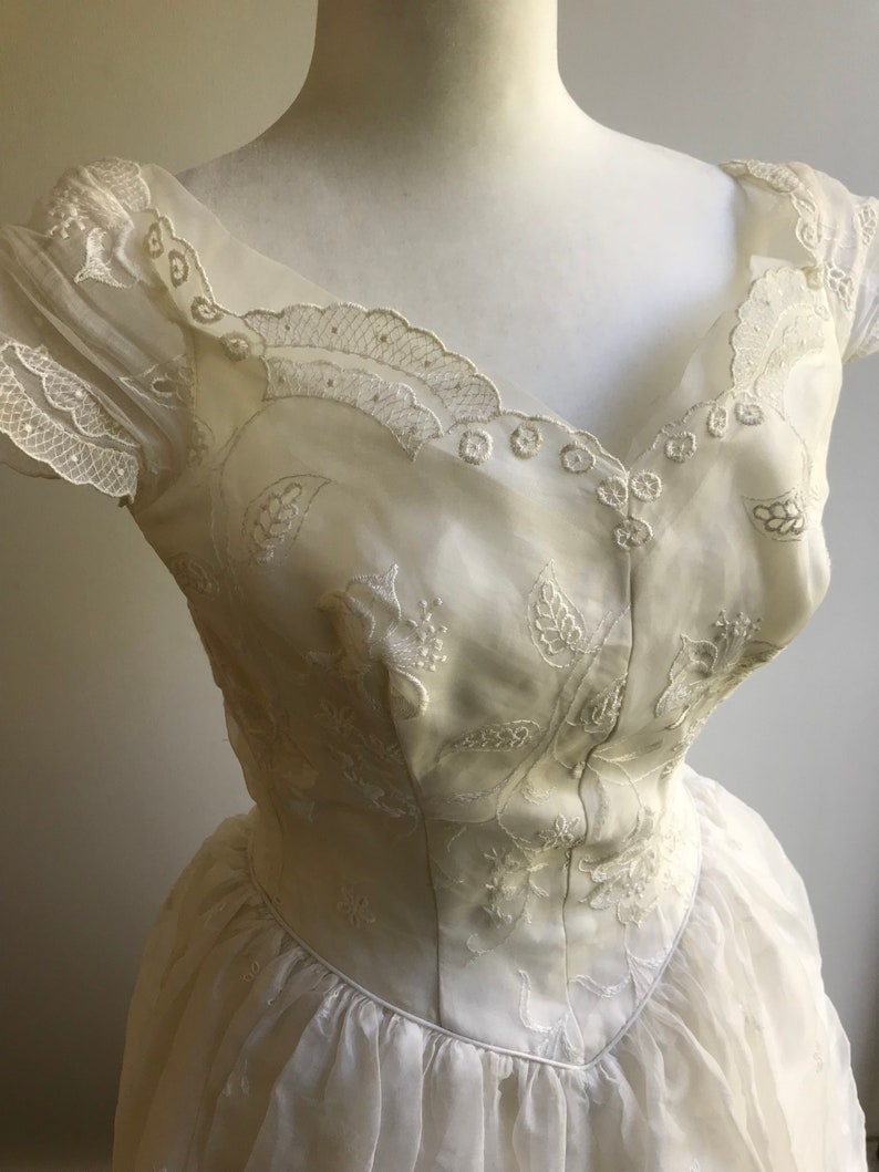 Vintage 1950s Bridal SET Wedding Dress Designed by Marie of Pandora, Veil, Hoops my dear Petticoat, Wedding Cake Topper image 7