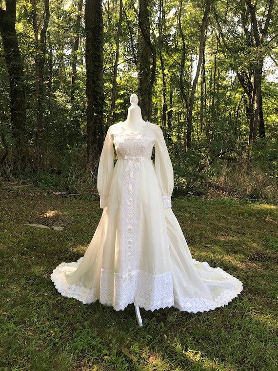 1970s Vintage Wedding Dresses & Veils for Women for sale