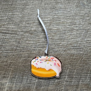 Donut Christmas Ornament, White Sprinkle Doughnut Ornament, Xmas Package Tie On, Acrylic Holiday Ornament, Xmas Ornaments for Donut Lovers