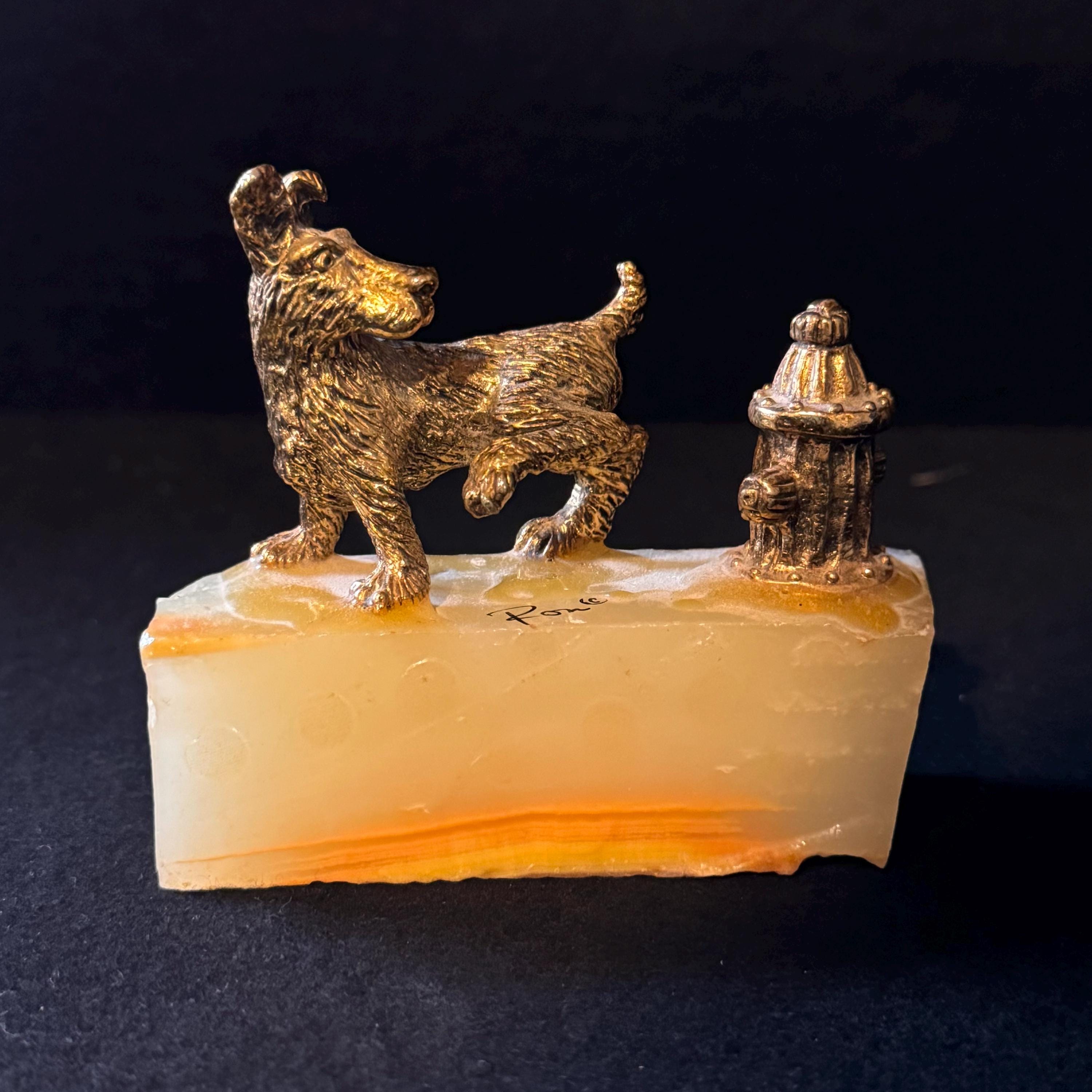 ロン・リー作 金メッキの犬の彫刻（大理石台座） - Etsy 日本