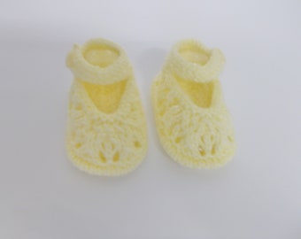 Hand Knitted Baby Shoes: Shimmer Lemon Lacy Design (0-3 Months)
