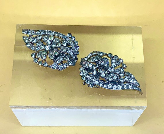 TRIFARI DRESS CLIPS Vintage 1940 Pair