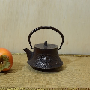 Vintage Japanese Tetsubin Cast Iron Teapot Brown Landscaping Scenery Design