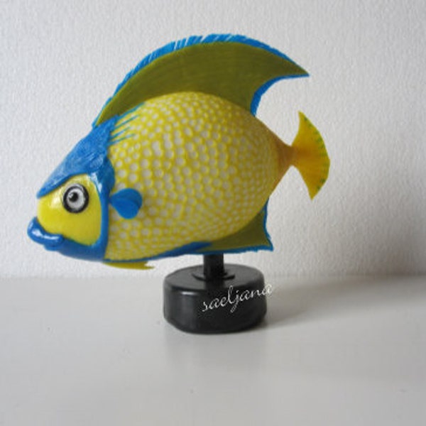 POISSON d'avril!  VEILLEUSE en porcelaine froide saeljana. LED et pile longue durée. chambre ou déco maison. Anniversaire, cadeau maison