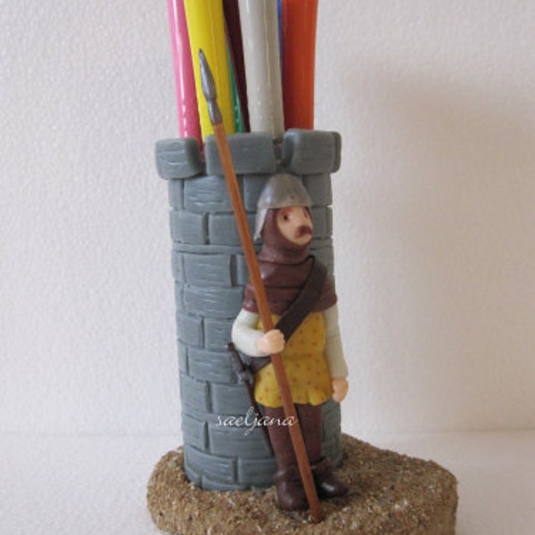 Soldat du moyen age, porte crayons, porcelaine froide saeljana Pot à stylos rangement déco Histoire de France cadeau professeur maitresse