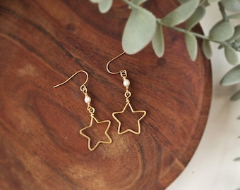 Gold hollow star hoop earrings, handshaped, minimalist, pearls
