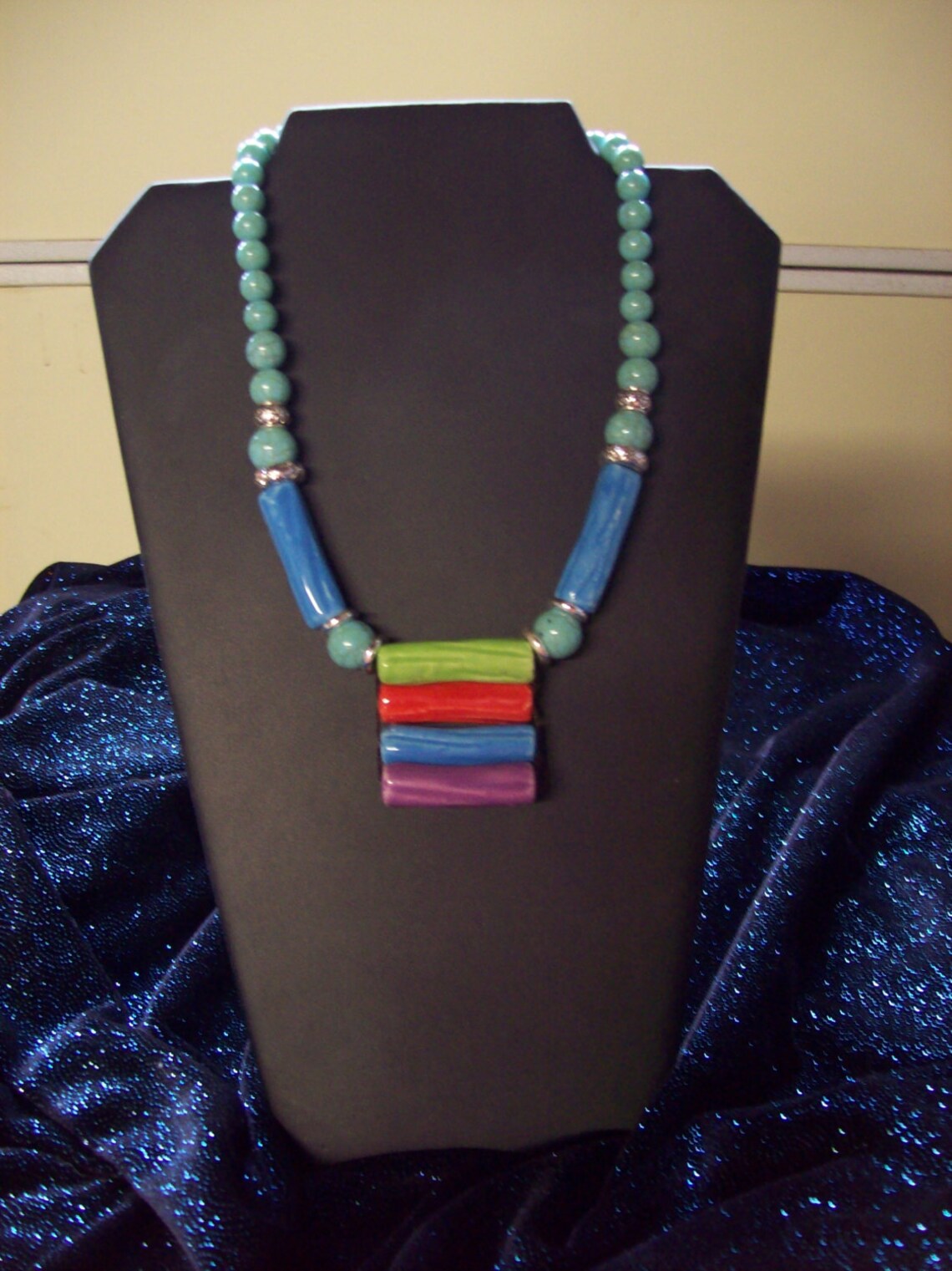 Collar de cerámica hecho a mano multicolor con perlas de Etsy