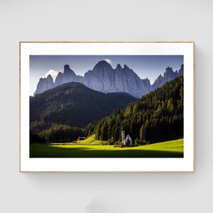 Dolomiten Digitaldruck. Italien Digitalfoto. Ranui-Kirche. Reisefotografie. Dolomiti Kunst. Reise Wand Poster. Sofort druckbar
