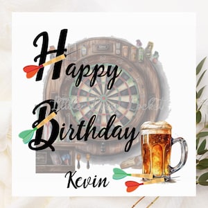 DARTS & Beer-PERSONALISIERTE Geburtstagskarte-Geburtstagskarte für Männer-Pub-Themed Geburtstagskarte-Stumm gemachter Dartboard Hintergrund-Dart Schriftzug-Pint Bier