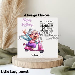 Tarjeta de cumpleaños personalizada para una anciana divertida, con 4 diseños a elegir, ingeniosa, humorística, ingeniosa y con juegos de palabras para mujer, cumpleaños de mujer, broma.