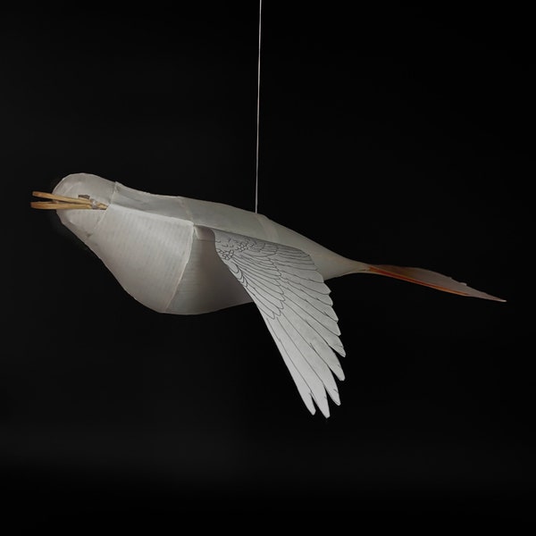 Mobile OISEAU en bambou et papier inspiré des cerfs-volants japonais. Léger et aérien ce mobile  apporte poésie et magie dans la maison.
