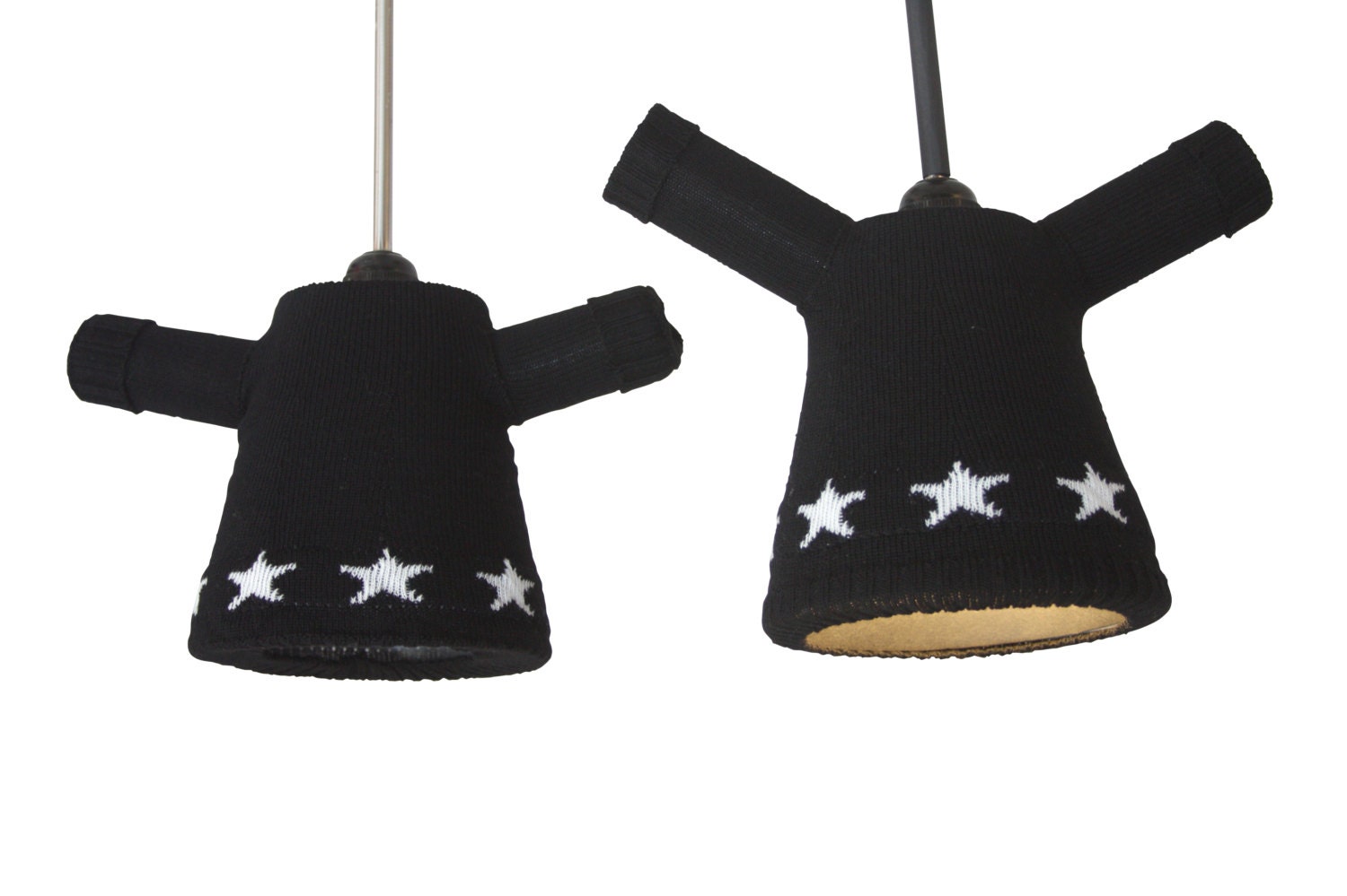 suspension-veilleuse en laine mérinos tricotage 3d sans couture. motif étoile fil luminescent qui capte la lumière et restitue nuit.
