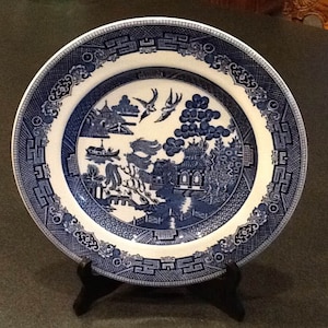 Vintage 1940s Blue Willow Plate &lt;&gt; Dinner Plate &lt;&gt; By Johnson Bros. &lt;&gt; Made in England &lt;&gt; EXCELLENT To MINT CONDITION &lt;&gt; Very Mid Century
