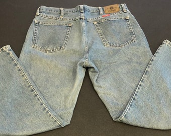Vintage 1990s Wrangler Men’s Denim Jeans • 36”x30” • Medium Wash Pants • Button Waist <> Zipper