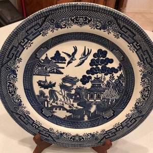 Vintage 1970s Blue Willow Plate &lt;&gt; Dinner Plate &lt;&gt; Wessex Collection &lt;&gt; Made in England &lt;&gt; Hand Engraving &lt;&gt; Great Condition
