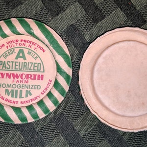 Lote de 2 tapas de botellas de leche antiguas sin usar
