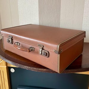 Vintage Suitcase 1930s–1950s, vintage small travelling bag, luggage case. Vintage Suitcase. Home décor.