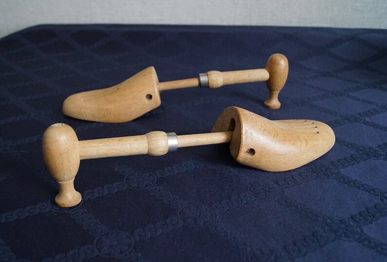 Vintage wooden shoe stretcher- shoe storage, size 6.5 - 7.5. image 5
