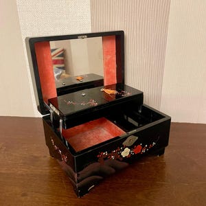Vintage black lacquer Musical Jewellery Box in Oriental Style, Wooden Hand Painted Jewelry Box.
