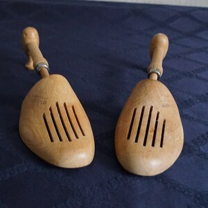 Vintage wooden shoe stretcher- shoe storage, size 6.5 - 7.5. image 3