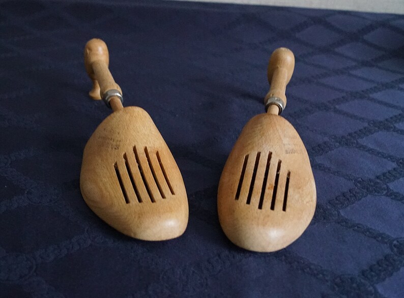 Vintage wooden shoe stretcher- shoe storage, size 6.5 - 7.5. image 3