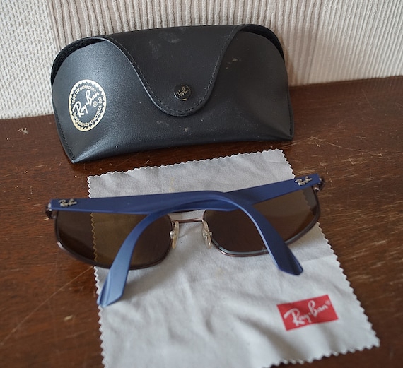 Lunettes de soleil Ray Ban rectangulaires couleur cafe avec branches en plastique bleu unisexe en bon etat dans son etui d origine. Etsy France