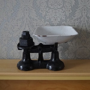 Vintage kitchen scales, rustic market scale, grocery scale.
