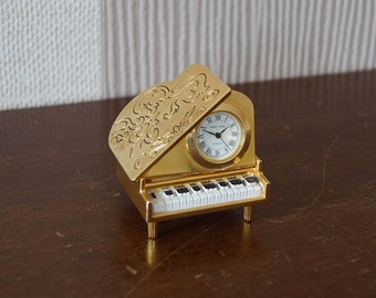 Horloge à quartz miniature vintage en forme de piano, horloge miniature de Park Lane., bon fonctionnement.