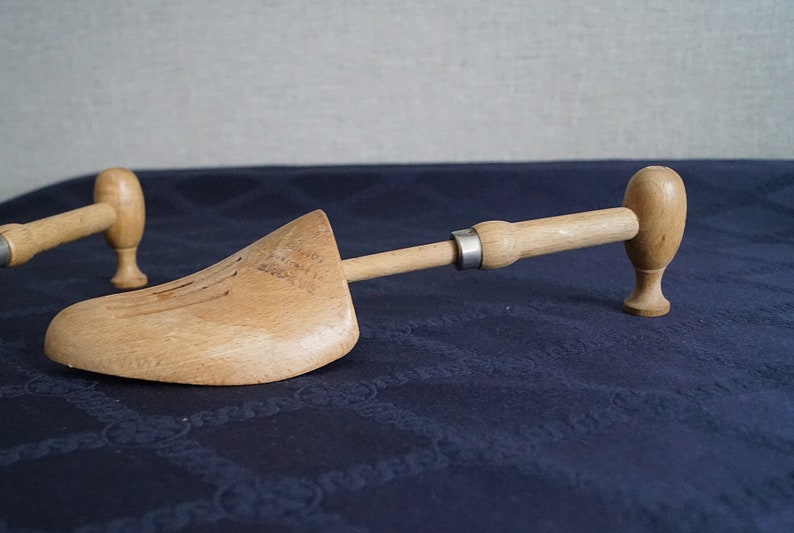 Vintage wooden shoe stretcher- shoe storage, size 6.5 - 7.5. image 4
