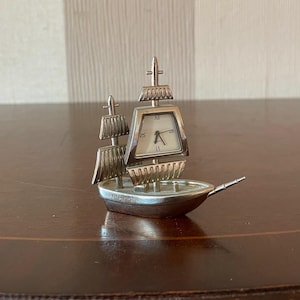 Vintage miniature ship quartz clock, vintage desk clock good working.