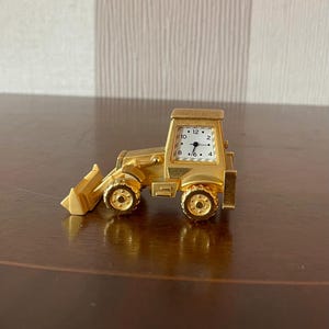 Vintage miniature quartz clock, vintage desk clock good working.