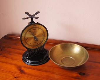 Vintage Salter's family scale, kitchen scale, grocery scale.