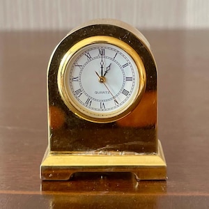 Vintage miniature quartz clock, miniature clock., good working.