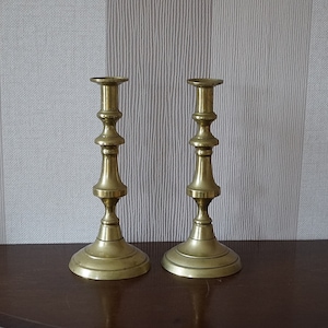 2 Antike Kerzenhalter aus Messing.