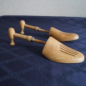 Vintage wooden shoe stretcher- shoe storage, size 6.5 - 7.5.