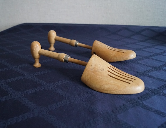Vintage wooden shoe stretcher- shoe storage, size 6.5 - 7.5.