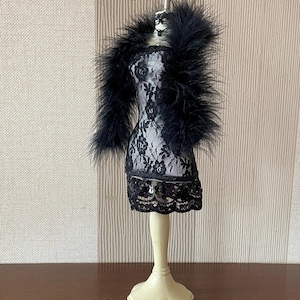 Vintage style mini mannequin, mini-bust mannequin, necklace display.
