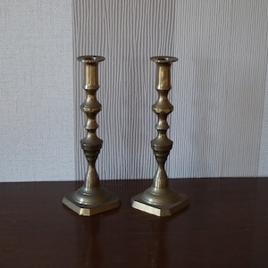 2 Antike Kerzenhalter aus Messing.