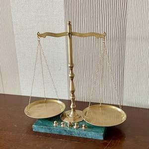 Vintage brass balance scale with a marble base and a set of 5 brass weights. Old brass balance scale.