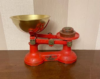 Vintage VIKING Wolverhampton kitchen balance scales made in England.