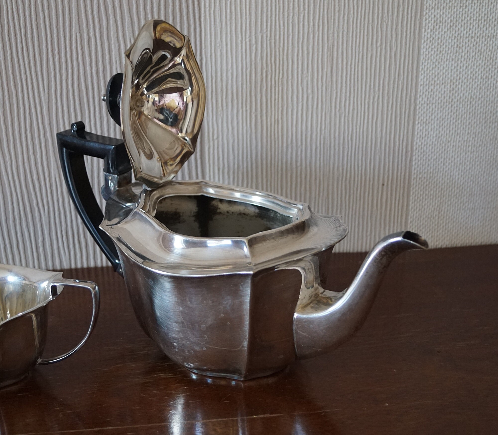 grande théière, sucrier et son pot à lait en métal argenté