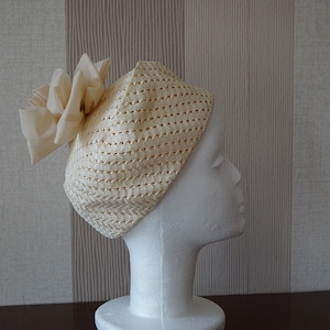 Vintage women's formal hat, lovely summer hat in cream colour with a bow at the top, pillbox hat.