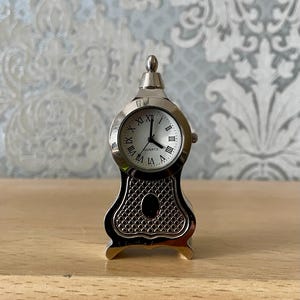 Vintage miniature quartz clock, good working.