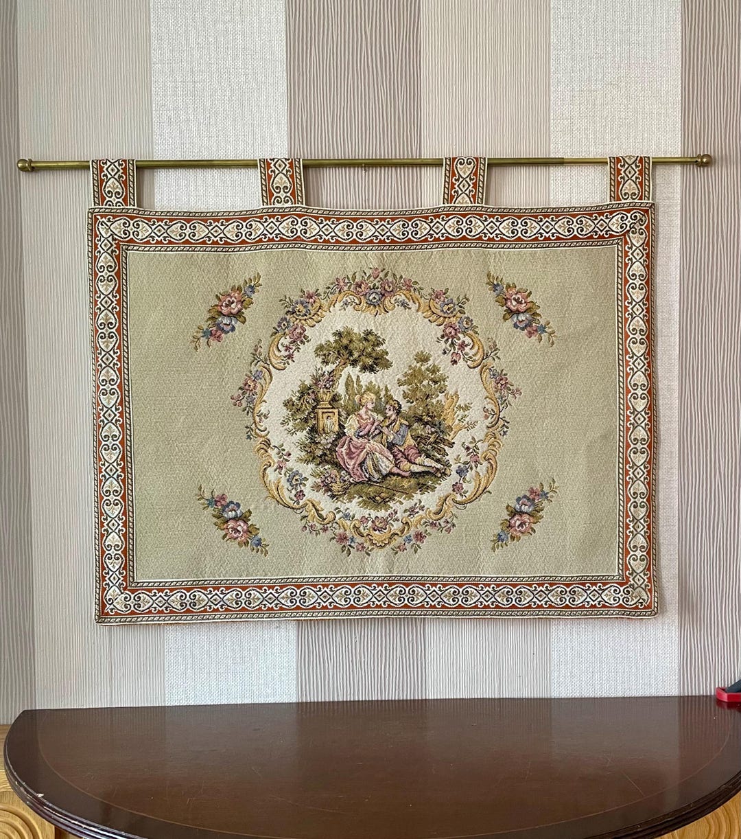 Tapisserie Vintage Belge Ou Française – Couple à La Campagne – 20x20 Pouces – Coton – Occasion