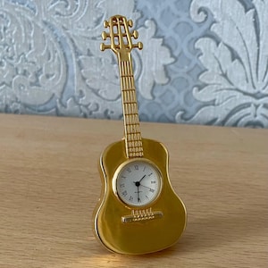 Vintage miniature quartz clock, good working.