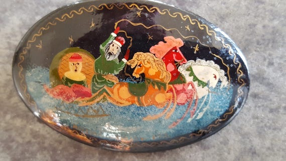 Exceptional Russian Lacquer Pin~Vintage Christmas… - image 2