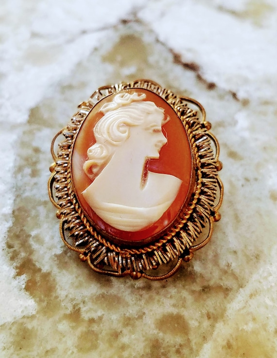 Antique 12 Kt Gold Hand Carved Victorian Cameo Brooch with Pendant Hardware